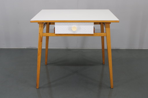 Bijzettafel 1960 met formica blad en lade, Tsjecho-Slowakije