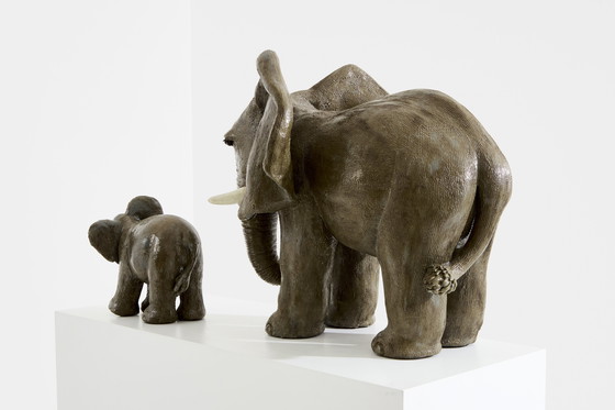 Image 1 of Ensemble de deux sculptures d'éléphants de Valérie Courtet Grès émaillé Circa 2010