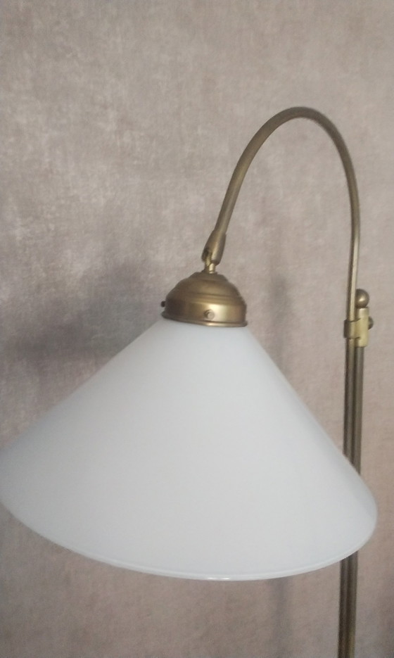 Image 1 of Art Deco messing vloerlamp opaal glazen lampenkap