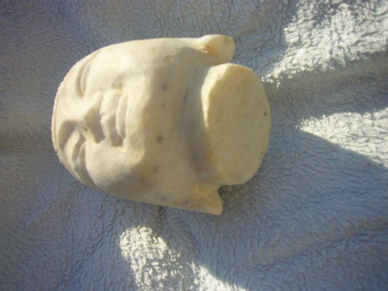 Image 1 of Tête asiatique (Bouddha ?) en pierre blanche, environ 14 cm de haut et vintage ?