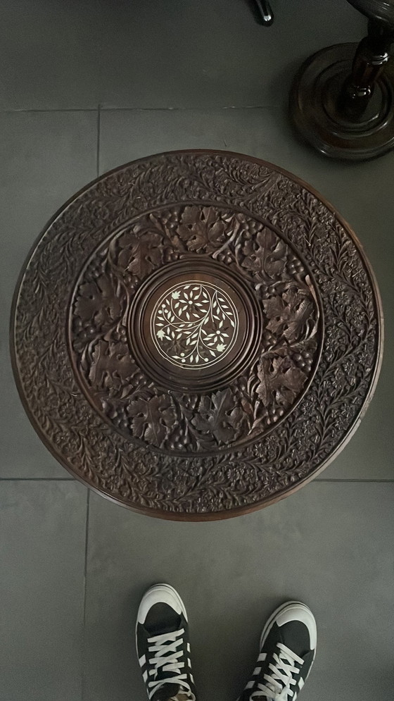 Image 1 of Met de Hand Uitgesneden Bijzettafel/Wijntafeltje