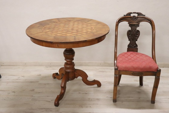 Image 1 of Antieke ronde tafel van ingelegd walnotenhout, Italië, midden 19e eeuw.