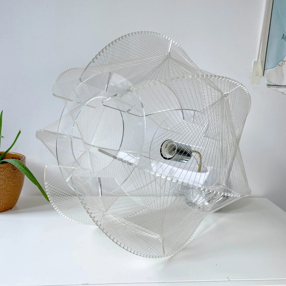 Lampada a Sospensione Geometrica in Acrilico e Nylon - Lampadario di Design – Illuminazione, Retro (photo 11 of 12)
