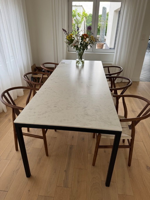 Ceramic table marble