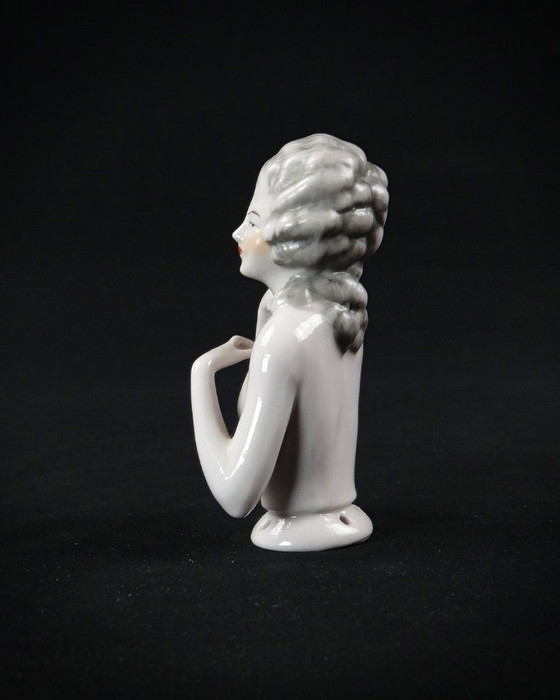 Image 1 of Media muñeca de porcelana alemana María Antonieta Siglo XX