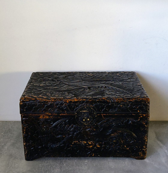 Image 1 of Cassapanca antica fatta a mano con decorazione di uccelli e fiori