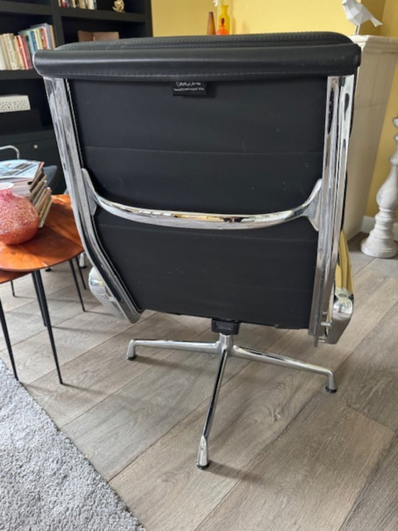 Image 1 of 2 sedie e poggiapiedi in alluminio Charles & Ray Eames EA