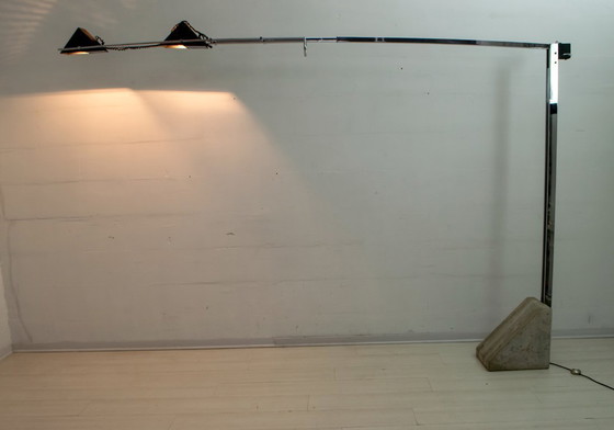 Image 1 of Mid Century Modern Italienische Stehleuchte aus Stahl und Travertin, 1970er Jahre