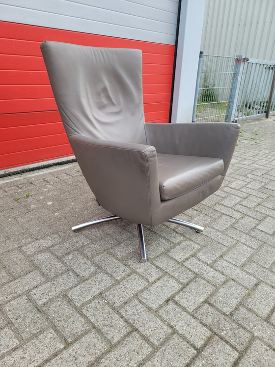 Image 1 of Nette leren Taupe kleurige Label van den Berg Foxx fauteuil