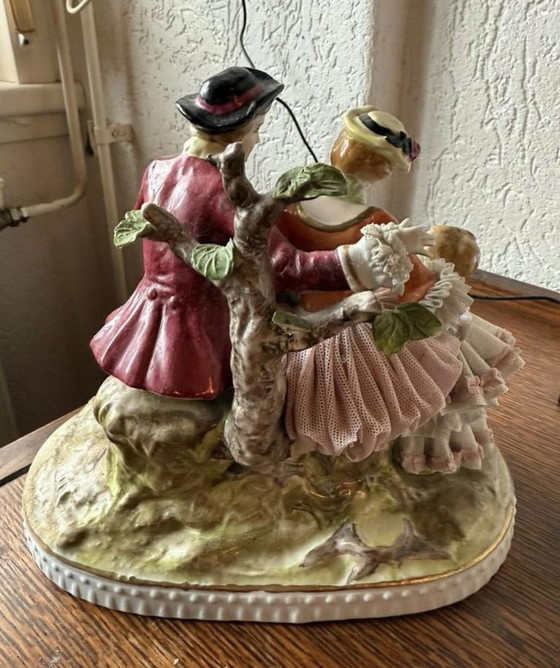 Image 1 of Estatua de porcelana estilo rococó antigua