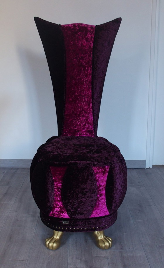 Image 1 of Couchtisch und zwei Thronsessel aus lila-fuchsiafarbenem Samt von BRETZ