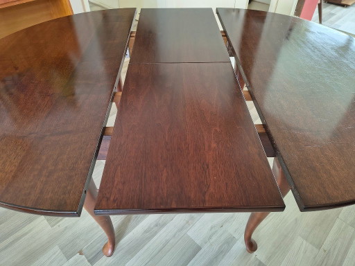 Vintage Mahogany Dining Table – Round Extendable to Oval