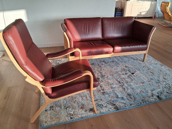 Image 1 of Sofá de 2,5 plazas en madera de haya danesa y cuero rojo burdeos
