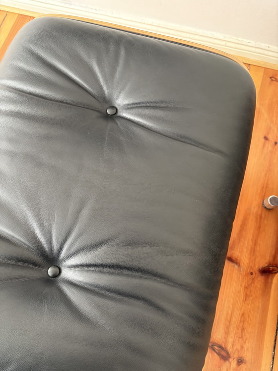 Image 1 of Vitra Eames loungestoel en voetenbank