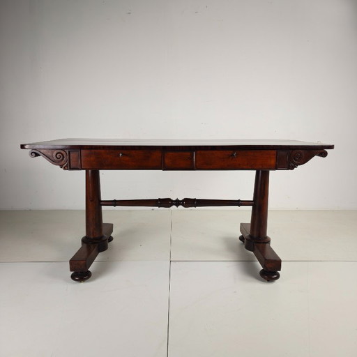 Engelse Regency-periode begin 19e eeuw / Schrijftafel in de bibliotheek van Willem IV