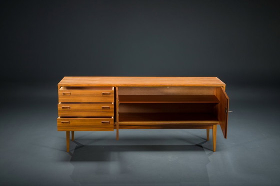 Image 1 of Buffet vintage en noyer, 1960
