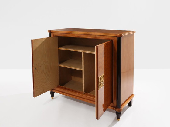 Image 1 of Meuble à deux portes Jules Leleu en bois de cerisier marqueté de bronze, 1940