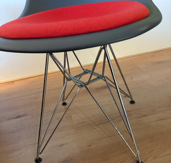 Image 1 of 3x vitra eames eetkamer stoelen