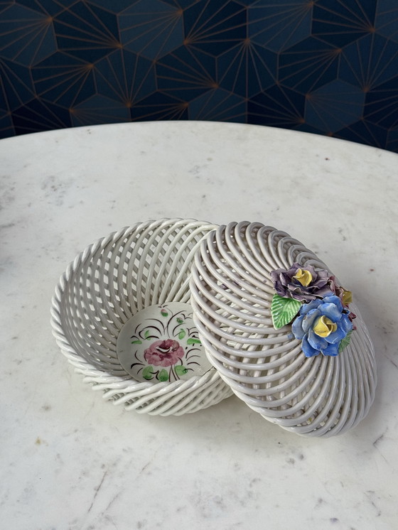 Image 1 of Grande cestino vintage in maiolica italiana con coperchio floreale