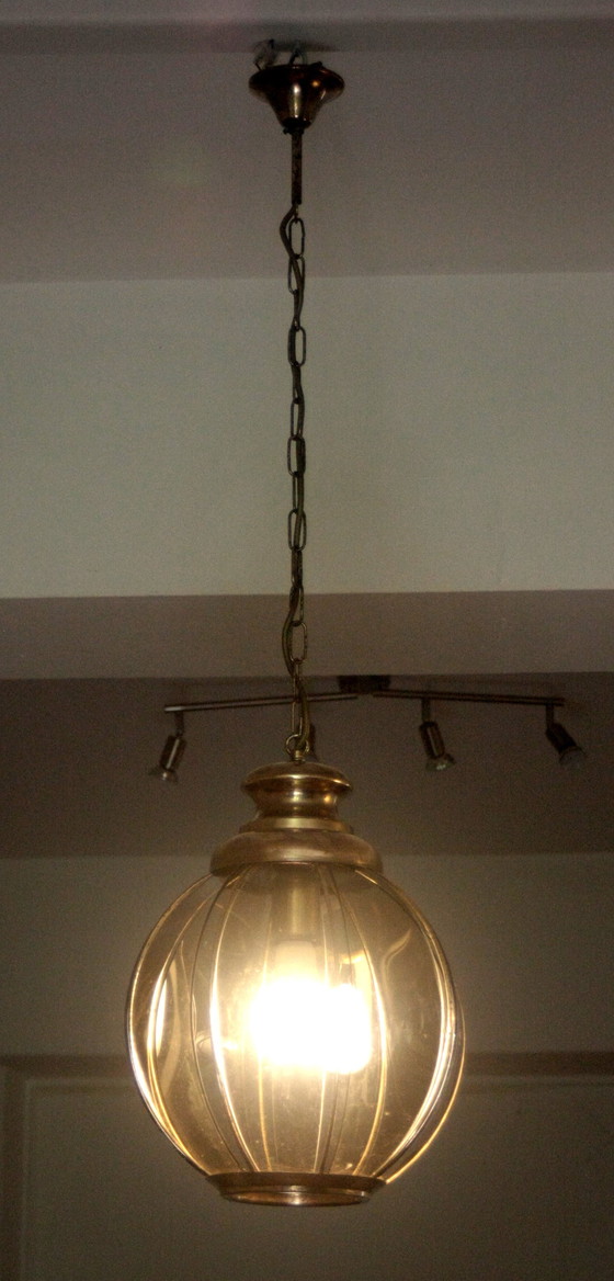 Image 1 of Lampadario in ottone con segmenti in vetro fumé, seconda metà del XX secolo