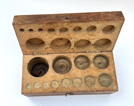Image 1 of Antique set of weights in original wooden box – apothecary/laboratory weights