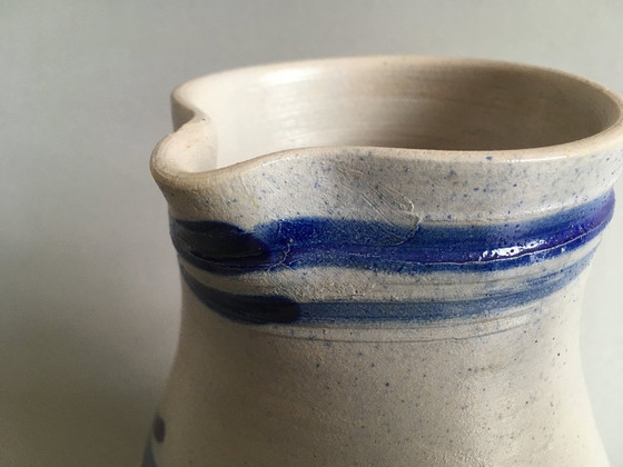 Image 1 of Grand pichet à eau de Cologne ancien en grès salé