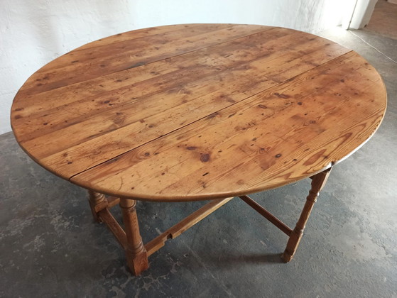 Image 1 of Vintage pine gateleg drop leaf dining table 