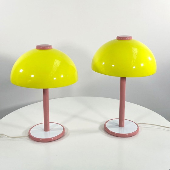 Image 1 of Lampada da tavolo postmoderna rosa e gialla in metallo e plastica, anni '80