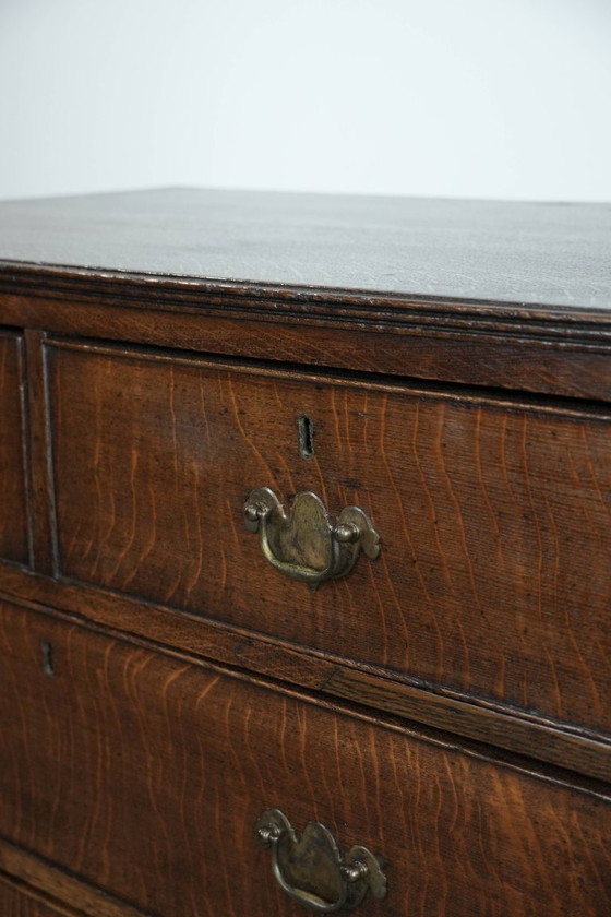 Image 1 of Engelse antieke eikenhouten ladekast/commode uit eind 18e eeuw