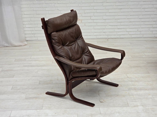 1970s, Norwegian design by Ingmar Relling for Westnofa, model "Siesta" with armrests.