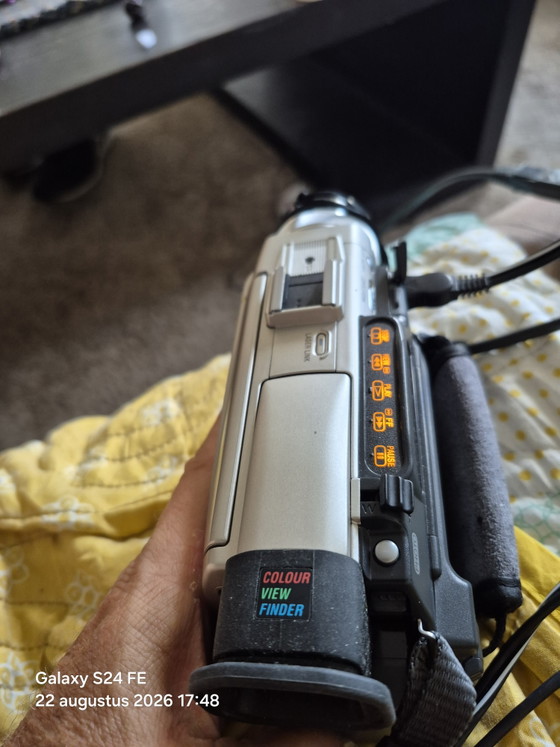Sony Handycam – Cadeaux, Metal, Plastic (photo 14 of 14)
