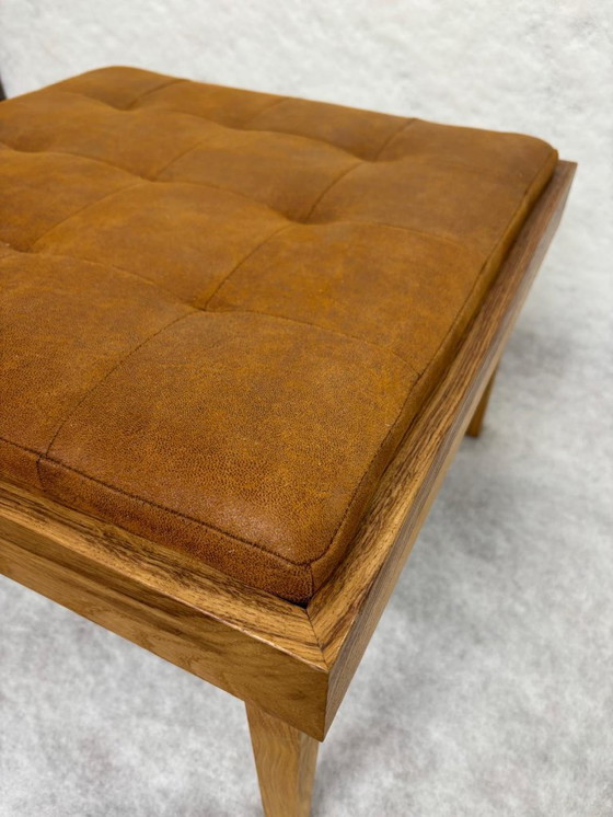 Image 1 of Unieke eikenhouten poef met donkerbruin patroon | Inclusief 2 inlegpoefjes (capiton & patchwork)
