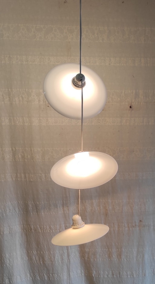 Hanglamp/draaglamp met 3 opalen kappen - midden 20e eeuw