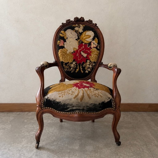 Sillón Luis XV con tapicería floral