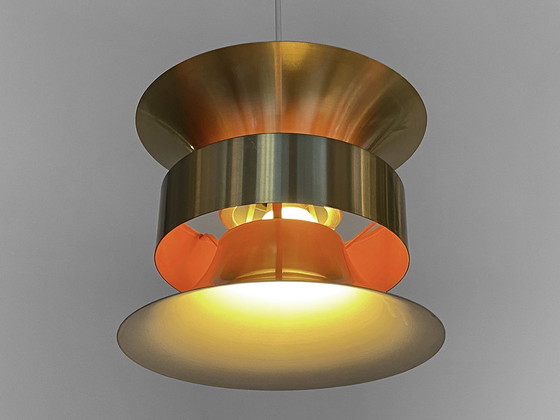 Image 1 of Hanglamp in goudkleurig geborsteld aluminium van Lyskaer Belysning. Denemarken 1970S