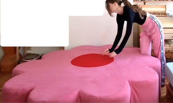 Image 1 of Bloemvormige Roze Sofa