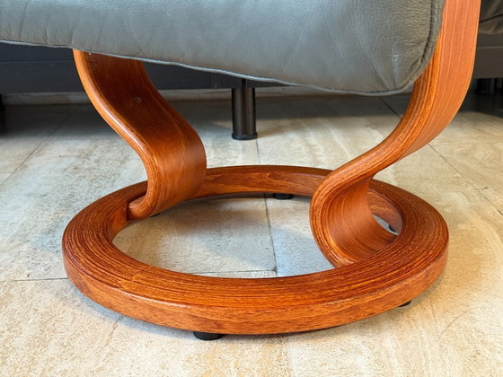 Image 1 of Originele Stressless fauteuil van Ekornes met voetenbank, echt leer, grijs