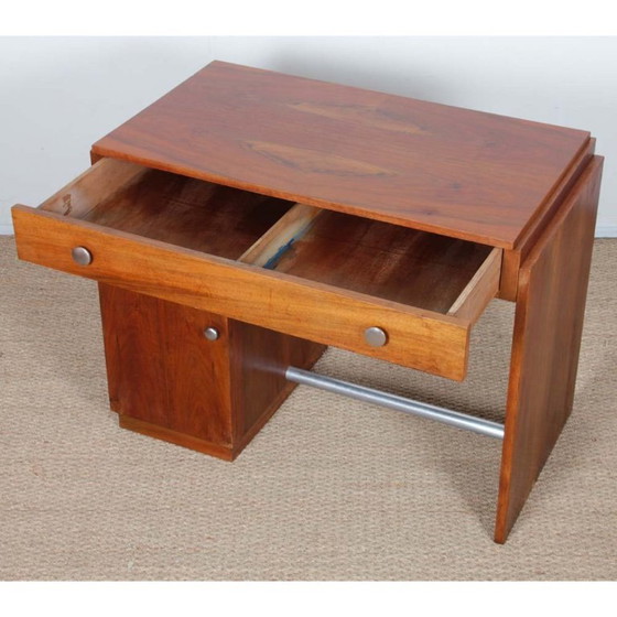 Image 1 of Scrivania modernista in legno, realizzata negli anni '40.