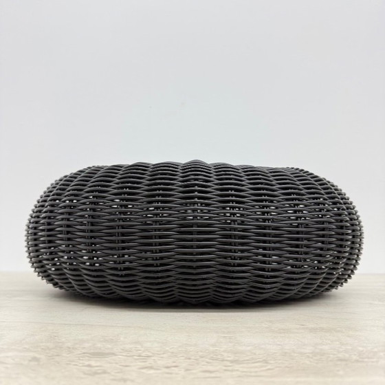 Pouf rotondo in plastica intrecciata, grigio scuro, Ikea, Poggiapiedi e pouf, Modern (foto 9 di 13)