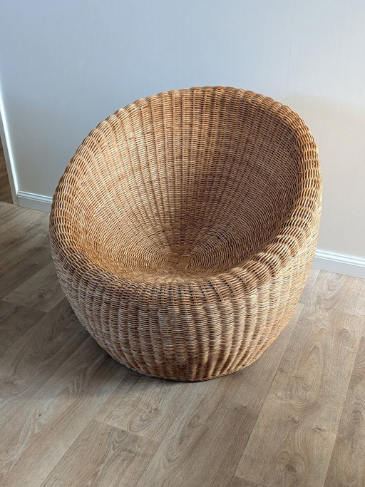 Fauteuil lounge « Nid d’oiseau » en rotin, style milieu du XXe siècle – Attribué à Isamu Kenmochi (années 1960)