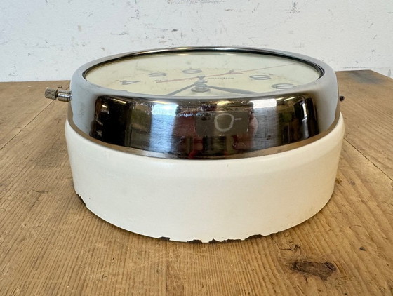 Image 1 of Vintage beige MRC scheepswandklok, jaren 70