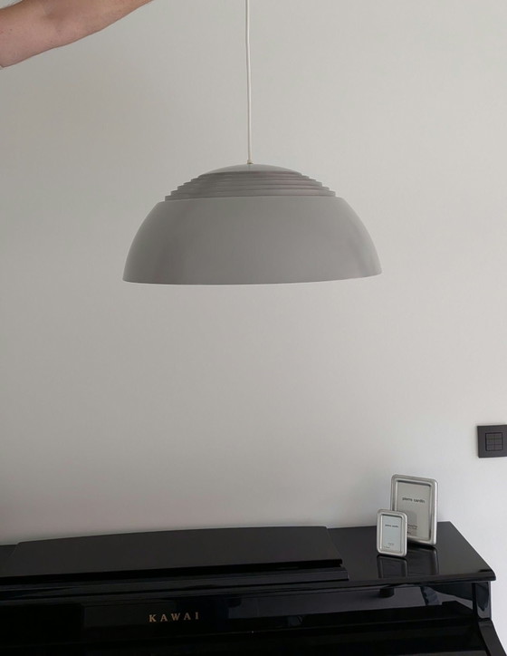 Louis Poulsen AJ Royal Arne Jacobsen, Beleuchtung, Metall, Grau (Foto 7 von 7)