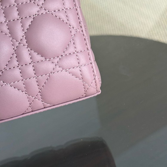 Image 1 of DIOR D-JOY SMALL LADY - PIEL DE CORDERO CON TRAJES CANNAGE Y HERRAJES DE ORO ROSA
