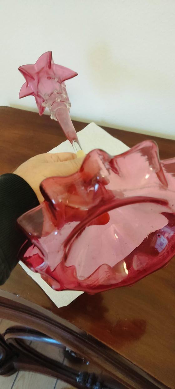 Image 1 of Epergne Vittoriano in Vetro Cranberry a Giglio Singolo – XIX Secolo