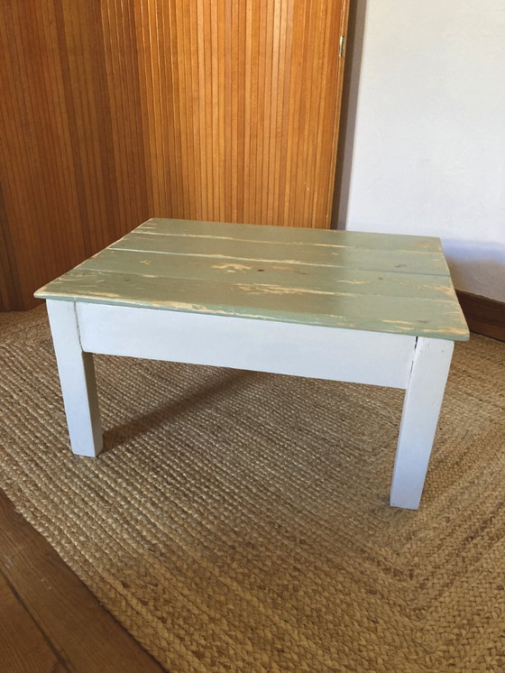 Image 1 of Table basse en bois massif avec tiroir