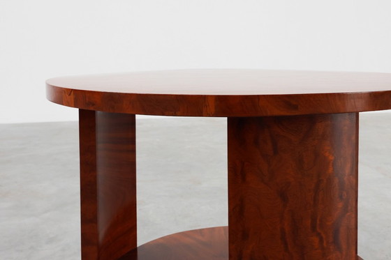 Image 1 of Round Art Deco coffee table in burl veneer, France ca. 1920