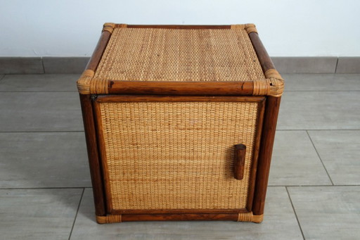Piccolo cubo di mobili in rattan vintage