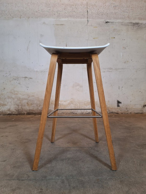Image 1 of HAY AAS32 Designerhocker – Weißer Sitz & Eichengestell