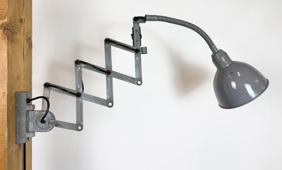 Image 1 of Grijze industriële wandlamp met flexibele arm van Elektroinstala, jaren 60.