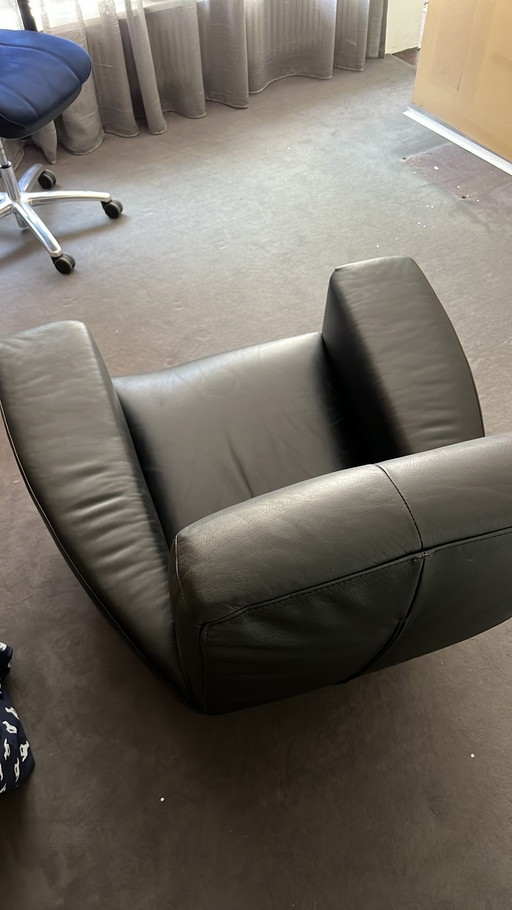 Label Longa Armchair zwart leren stoel Gerard van den Berg